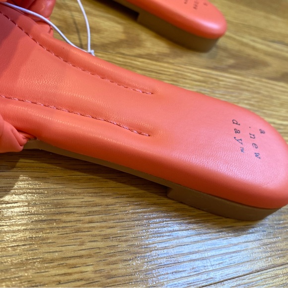 🪸🪸 Creamy coral woven flats multiple sizes avail - Picture 5 of 9